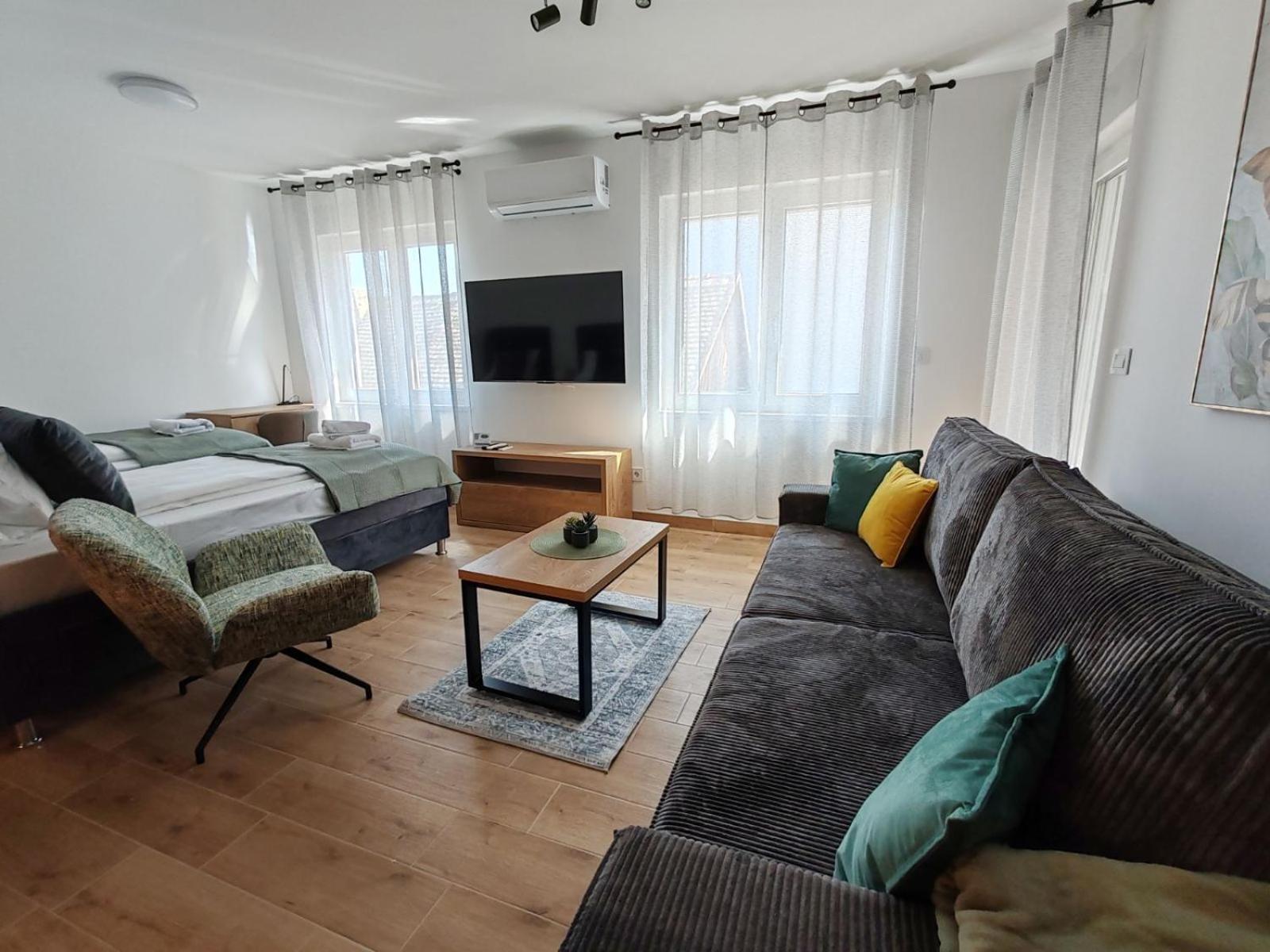 Surcin Central Stay Apartment